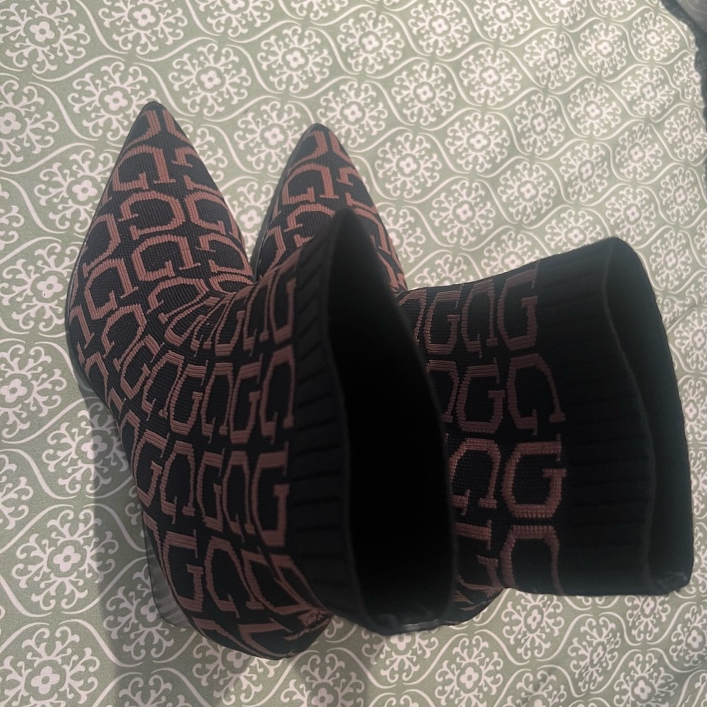 GUESS Stylish Black and brown Women's ankle Boots